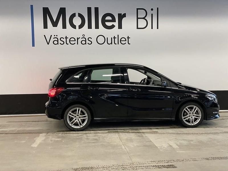 Begagnad Mercedes B200 136 HK (100 kW) 2016 Svart Minibuss