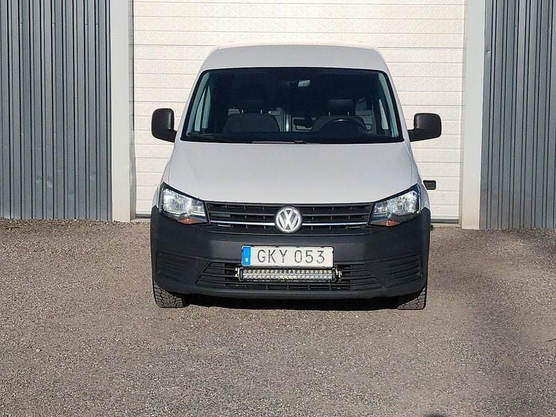 Vit Begagnad 2018 VW Caddy Minibuss | 149 000 kr (Marknadspris) - Bild 1/4