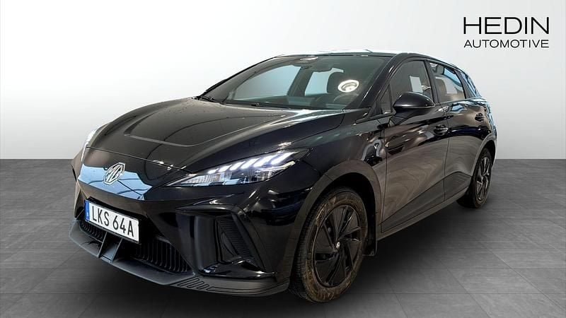 Svart (black) Begagnad 2023 MG MG4 EV Halvkombi | 254 900 kr (Marknadspris) - Bild 1/4