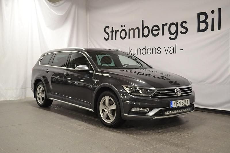Mörkgrå Begagnad 2017 VW Passat Alltrack Kombi | 189 000 kr (Marknadspris) - Bild 1/4