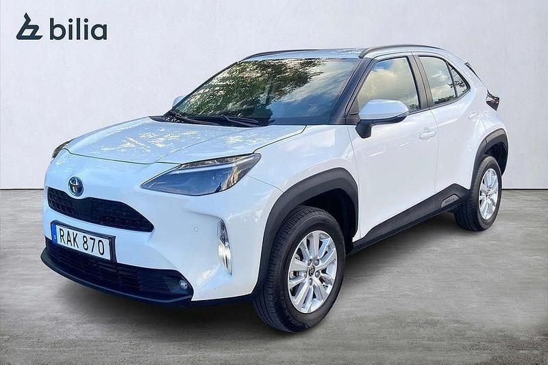 Vit Begagnad 2023 Toyota Yaris Cross Active SUV | 279 900 kr (Marknadspris) - Bild 1/3