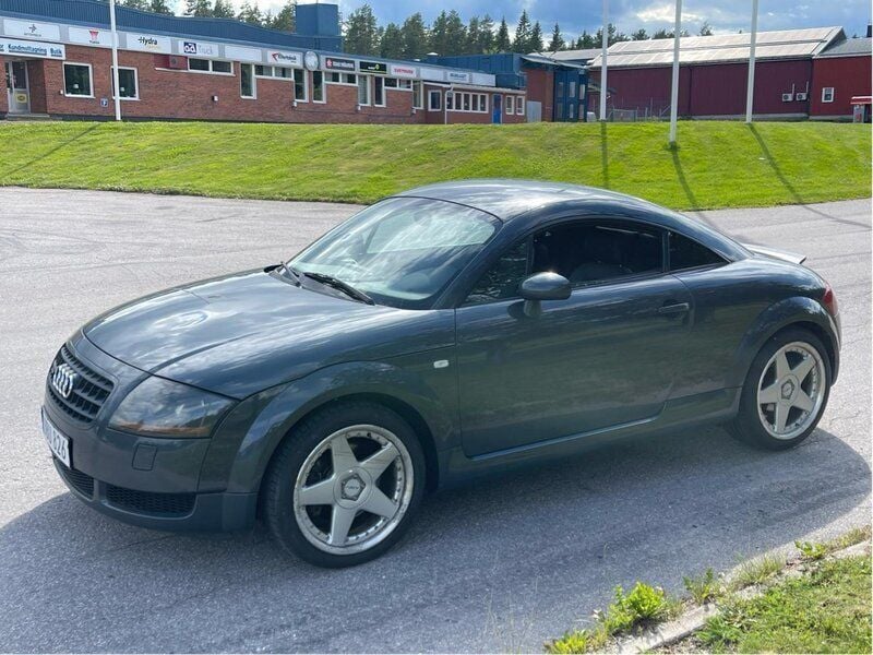 Grå Begagnad 2003 Audi TT Sportkupé | 50 500 kr (Bra pris) - Bild 1/4