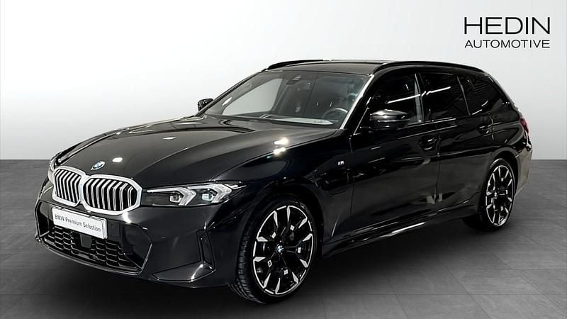 Svart Begagnad 2024 BMW 330e M Sport Kombi | 549 700 kr (Lite dyr) - Bild 1/4