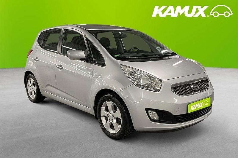 Silver/grå Begagnad 2011 Kia Venga Halvkombi | 74 800 kr (Marknadspris) - Bild 1/4