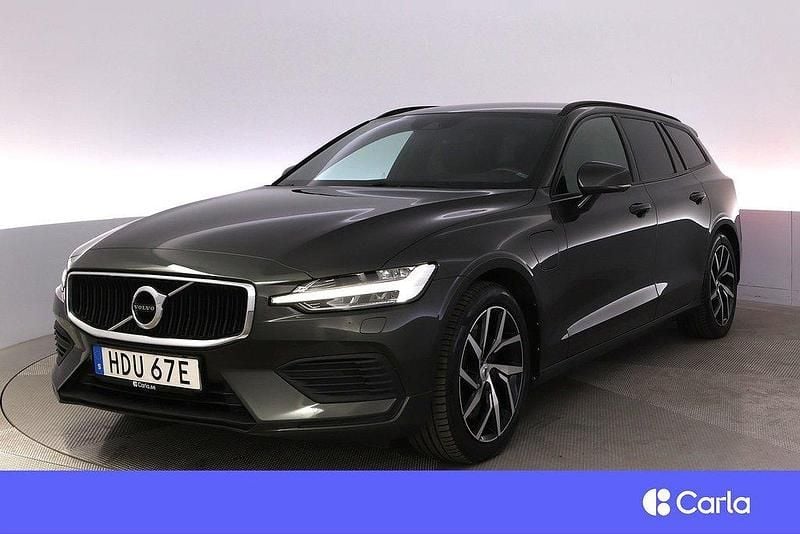 Mörkgrå Begagnad 2020 Volvo V60 Momentum Kombi | 284 900 kr (Marknadspris) - Bild 1/4