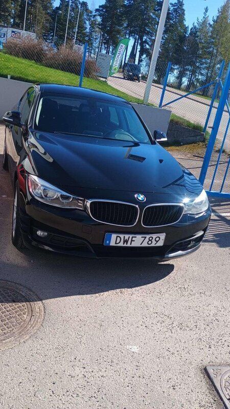 Svart Begagnad 2015 BMW 320 Gran Turismo Halvkombi | 129 900 kr (Marknadspris) - Bild 1/4