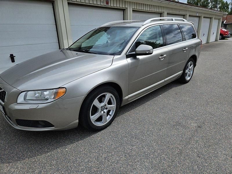Brun Begagnad 2011 Volvo V70 Kombi | 48 000 kr (Superpris) - Bild 1/4