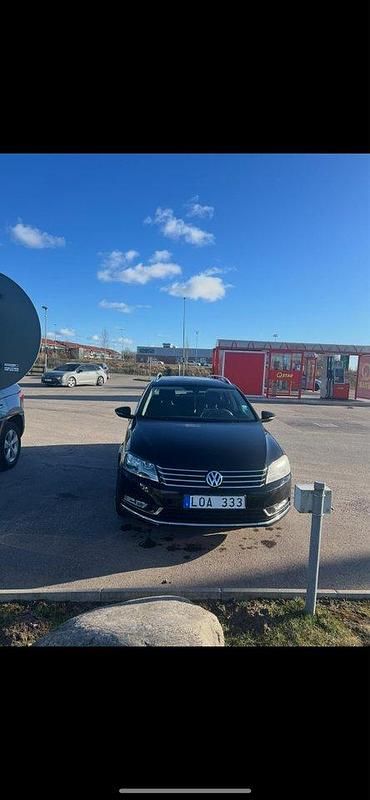 Svart Begagnad 2011 VW Passat Kombi | 63 000 kr (Bra pris) - Bild 1/4