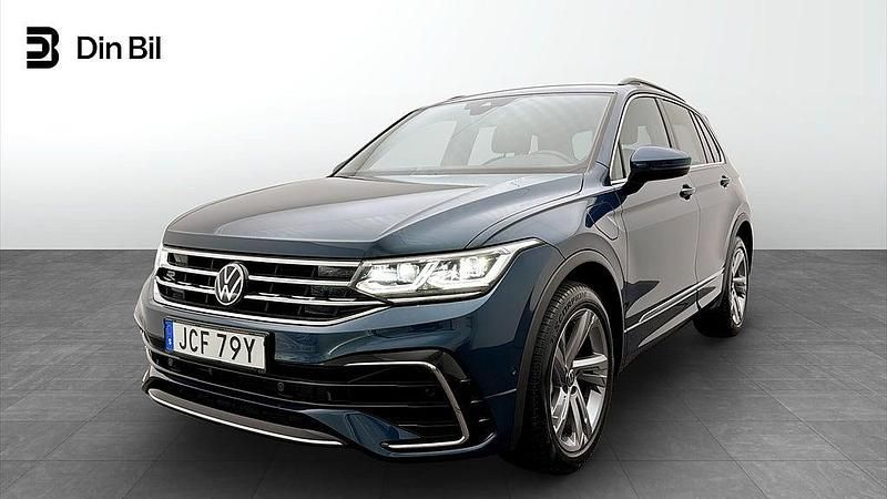 Nightshade blue metallic Begagnad 2023 VW Tiguan R-line SUV | 399 900 kr (Marknadspris) - Bild 1/4