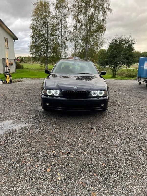 Begagnad BMW 540 286 HK (210 kW) 2000 Orientblau Sedan