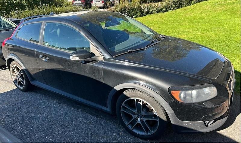 Svart Begagnad 2009 Volvo C30 Momentum Halvkombi | 40 000 kr (Marknadspris) - Bild 1/3