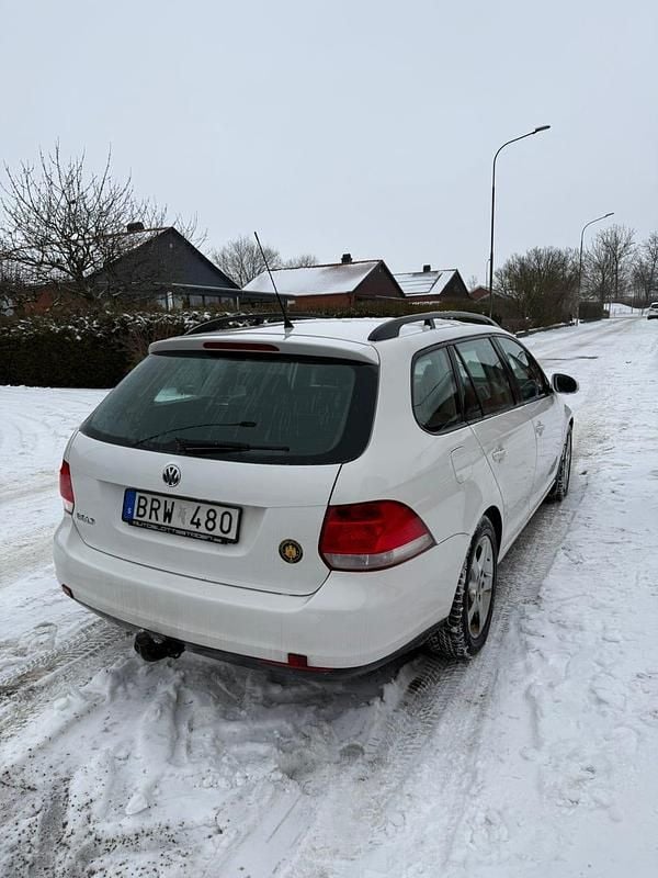 Begagnad VW Golf VI 102 HK (75 kW) 2009 Halvkombi