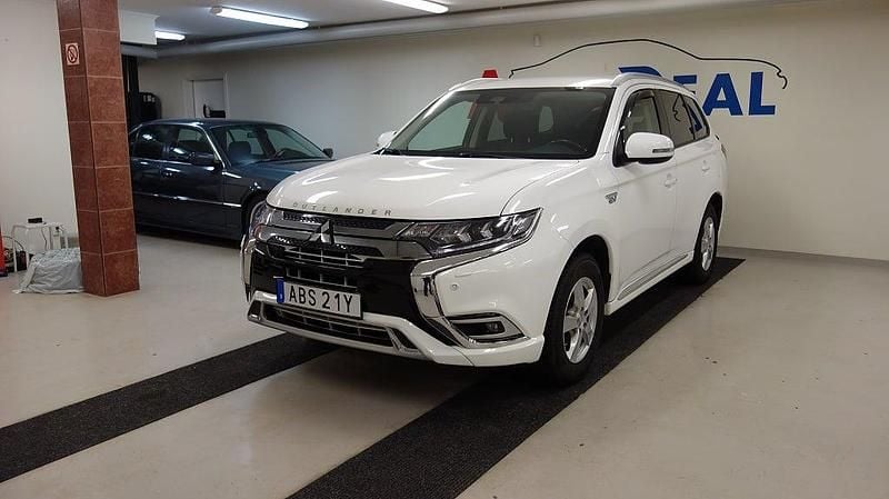 Vit Begagnad 2019 Mitsubishi Outlander P-HEV Edition SUV | 169 900 kr (Bra pris) - Bild 1/4