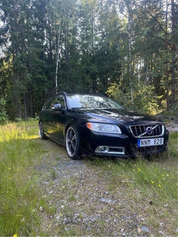 Svart Begagnad 2010 Volvo V70 Momentum Kombi | 55 000 kr (Marknadspris) - Bild 1/4