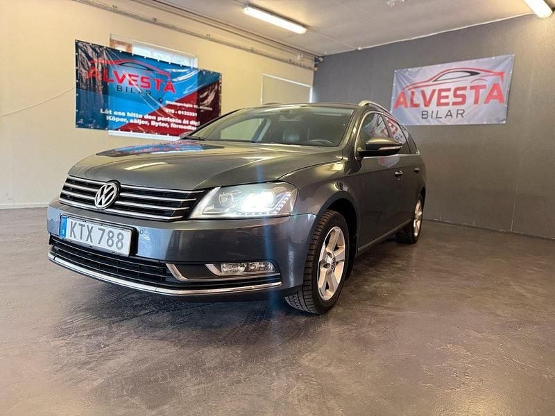 Ljusgrå (grå) Begagnad 2013 VW Passat Kombi | 74 900 kr (Marknadspris) - Bild 1/4