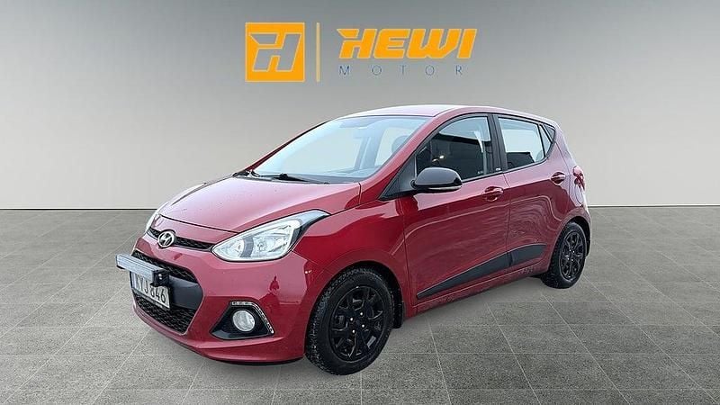 Röd Begagnad 2015 Hyundai i10 Halvkombi | 59 800 kr (Marknadspris) - Bild 1/4