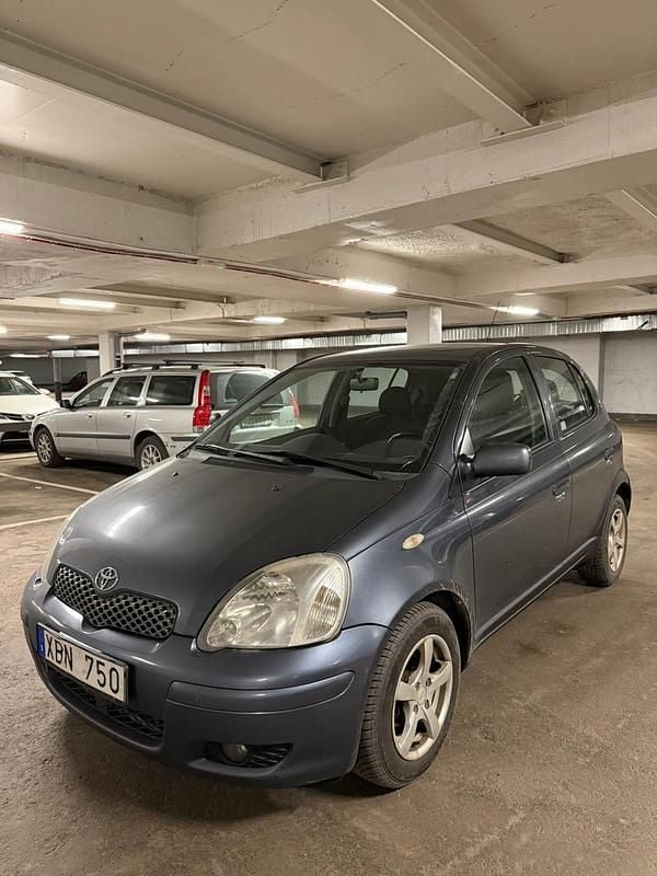 Begagnad 2005 Toyota Yaris Halvkombi | 17 500 kr (Bra pris) - Bild 1/4