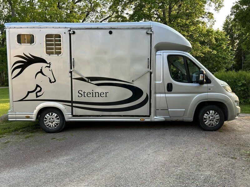 Grå Begagnad 2014 Peugeot Boxer Van | 332 000 kr - Bild 1/4