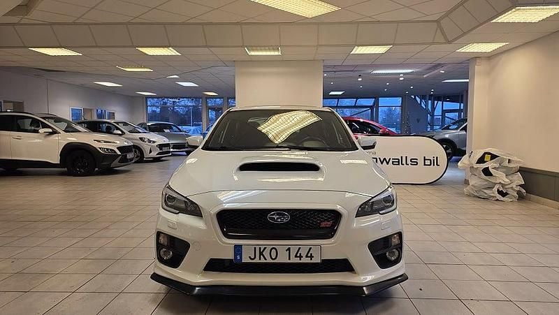 Begagnad Subaru WRX STI 301 HK (221 kW) 2013 Vit Sedan