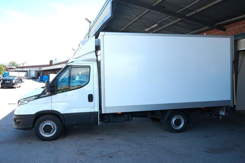 Vit Begagnad 2021 Iveco Daily Van | 299 900 kr (Marknadspris) - Bild 1/4