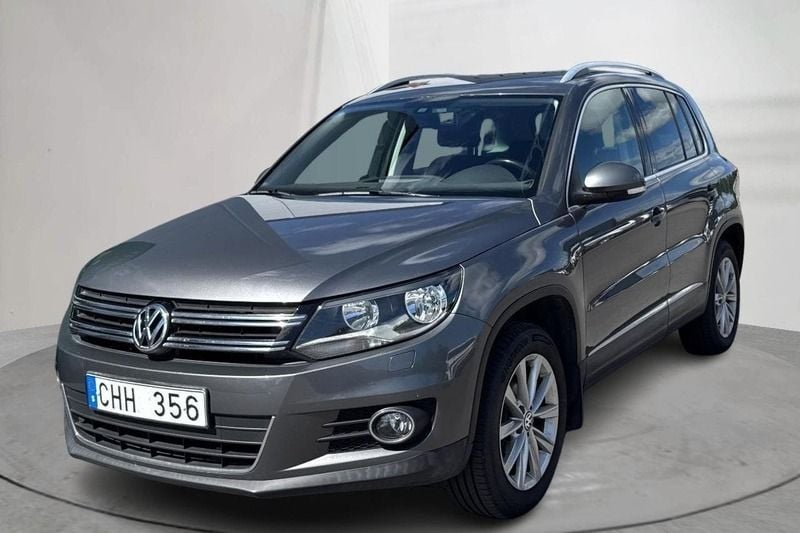 Mörkgrå Begagnad 2013 VW Tiguan Sportline SUV | 95 000 kr (Bra pris) - Bild 1/4