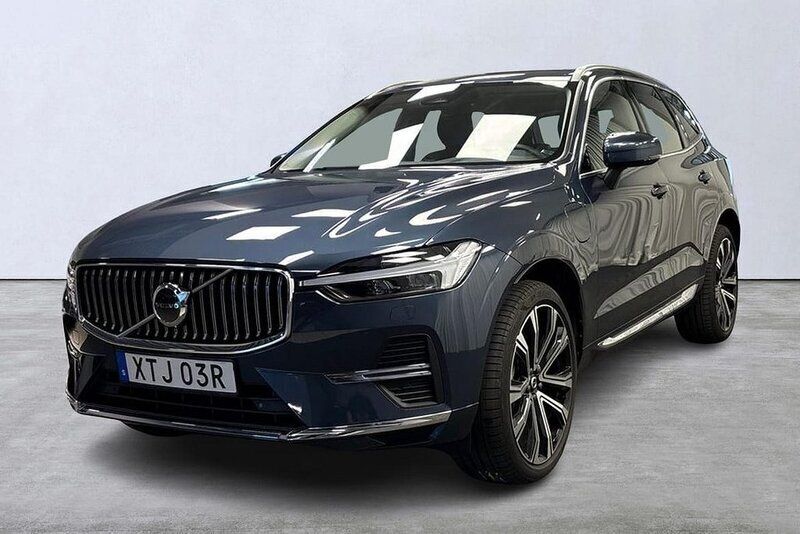 Mörkblå Begagnad 2024 Volvo XC60 Plus SUV | 689 800 kr - Bild 1/4