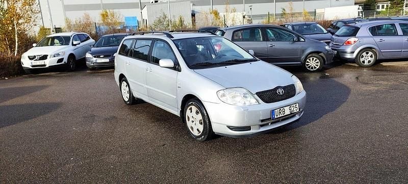 Silver Begagnad 2004 Toyota Corolla Kombi | 26 900 kr (Bra pris) - Bild 1/4