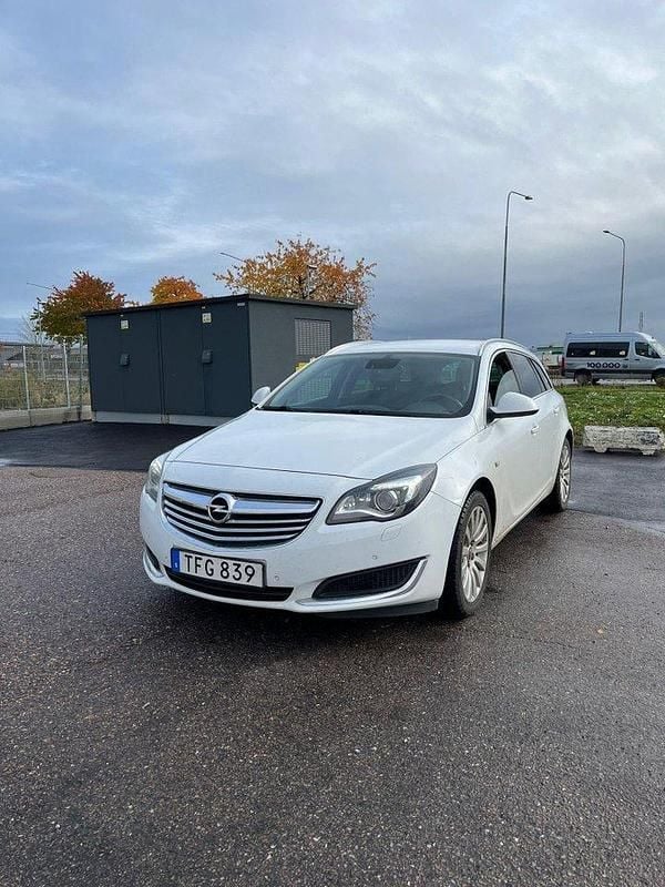 Vit Begagnad 2014 Opel Insignia Kombi | 99 500 kr (Marknadspris) - Bild 1/4