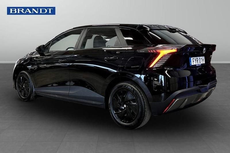 Begagnad MG MG4 EV 125 kW (171 HK) 2023 Svart Halvkombi