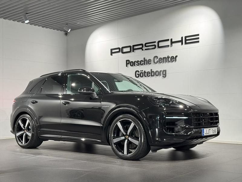 Svart (grey) Ny 2025 Porsche Cayenne SUV | 1 487 300 kr (Bra pris) - Bild 1/4