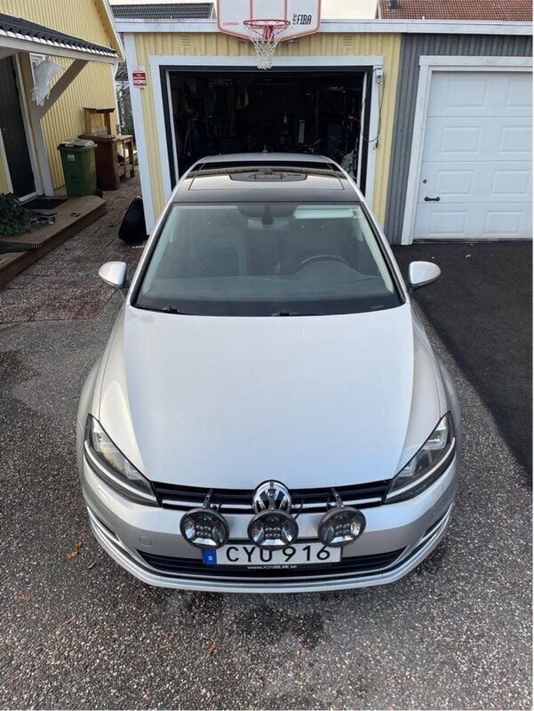 Silver Begagnad 2015 VW Golf VII Halvkombi | 80 000 kr (Superpris) - Bild 1/4