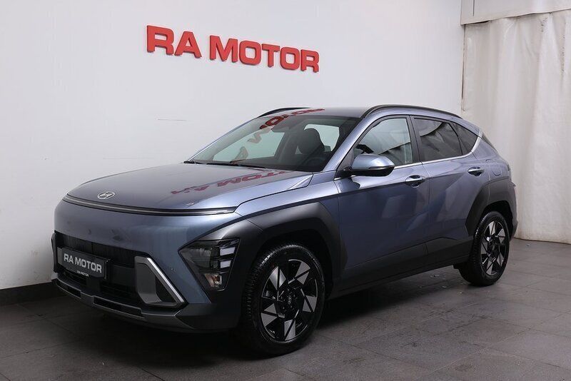 Blå Begagnad 2023 Hyundai Kona Essential SUV | 342 400 kr (Lite dyr) - Bild 1/4