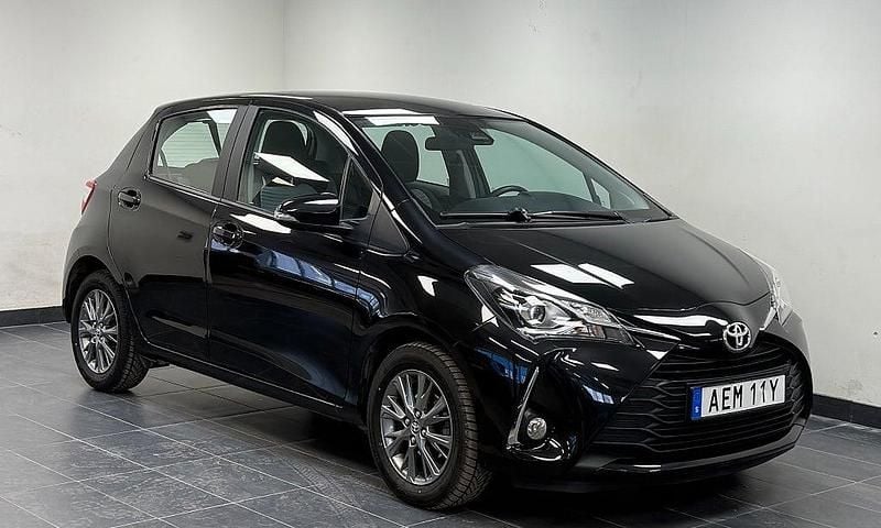 Begagnad Toyota Yaris 112 HK (82 kW) 2020 Svart Halvkombi