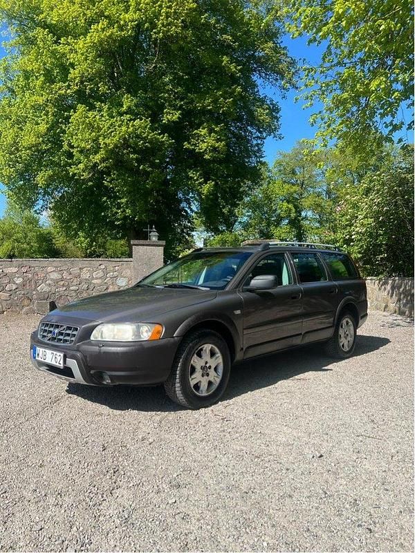 Brun Begagnad 2005 Volvo XC70 SUV | 27 000 kr (Bra pris) - Bild 1/4