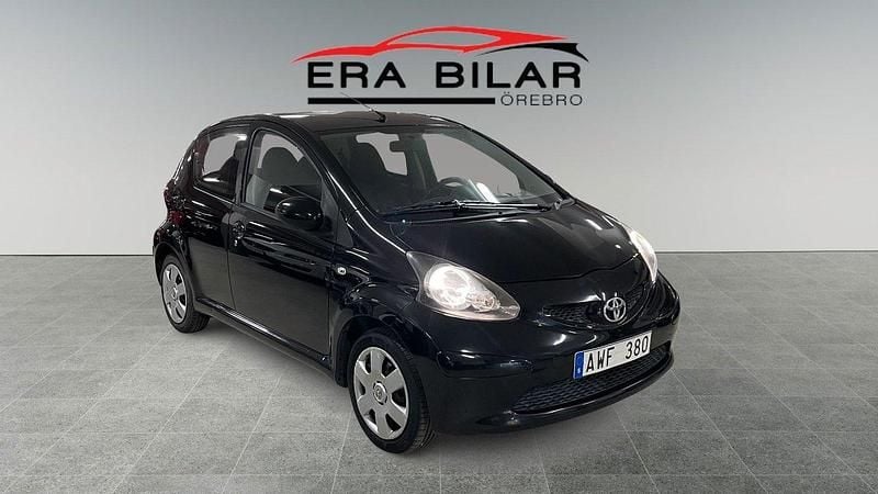 Svart Begagnad 2007 Toyota Aygo Halvkombi | 29 800 kr (Marknadspris) - Bild 1/4