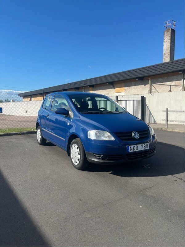 Blå Begagnad 2006 VW Fox Halvkombi | 18 990 kr - Bild 1/4