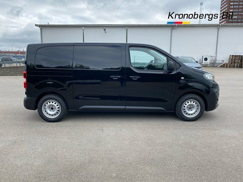 Begagnad Peugeot e-Expert 100 kW (136 HK) 2024 Svart Van