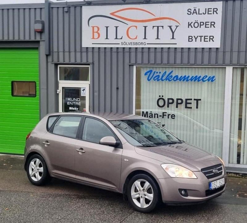 Mörkgrå (grå) Begagnad 2008 Kia Ceed EX Halvkombi | 27 900 kr (Marknadspris) - Bild 1/4