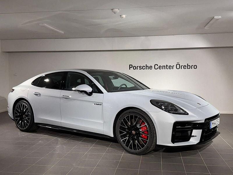 Ljusgrå Ny 2025 Porsche Panamera 4S Sedan | 2 049 500 kr - Bild 1/4