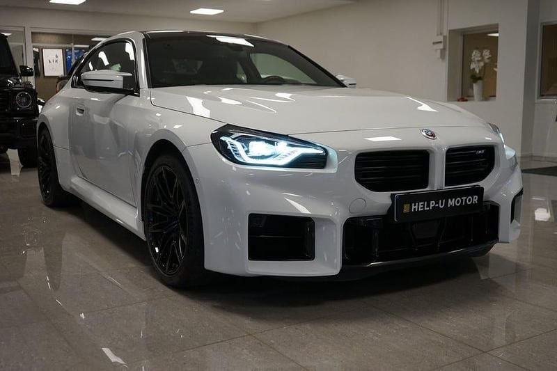 Vit Begagnad 2023 BMW M2 Sportkupé | 689 000 kr (Bra pris) - Bild 1/4