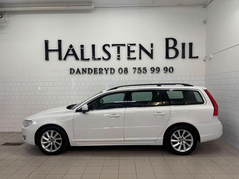 Vit Begagnad 2015 Volvo V70 Momentum Kombi | 139 000 kr (Marknadspris) - Bild 1/4