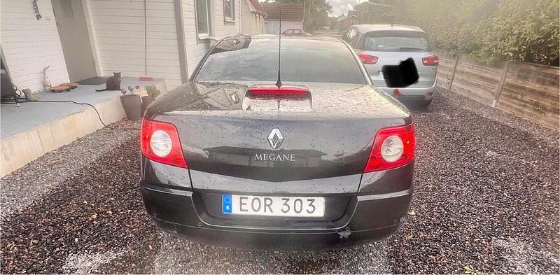 Svart Begagnad 2005 Renault Mégane Cabriolet Cab | 44 000 kr (Lite dyr) - Bild 1/4