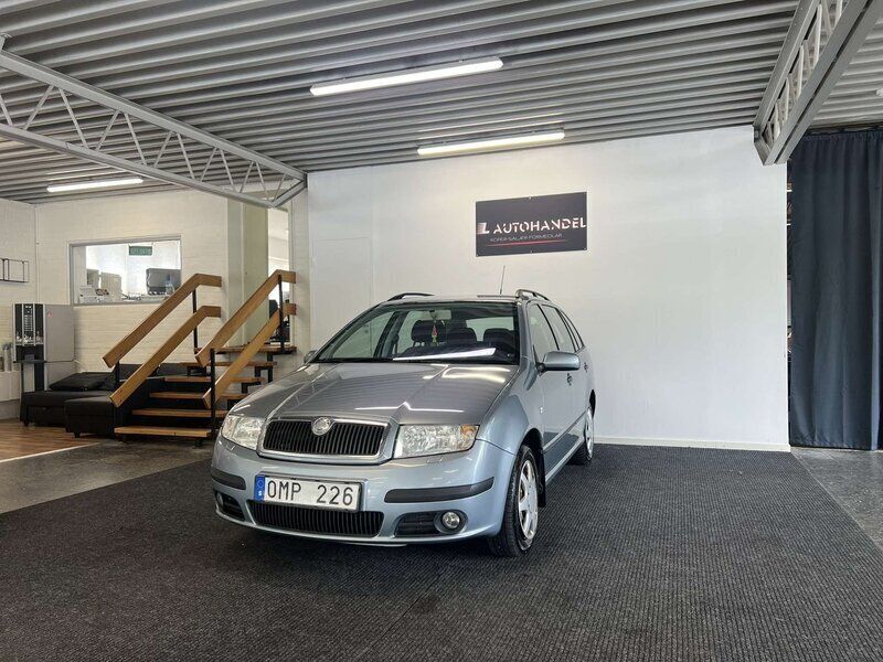 Ljusgrå Begagnad 2006 Skoda Fabia Kombi | 17 900 kr (Lite dyr) - Bild 1/4