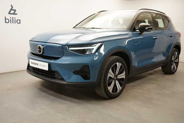 Blå Begagnad 2022 Volvo XC40 Core SUV | 334 900 kr - Bild 1/3