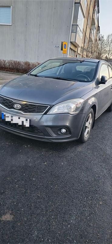 Begagnad Kia ProCeed 128 HK (94 kW) 2011 Halvkombi