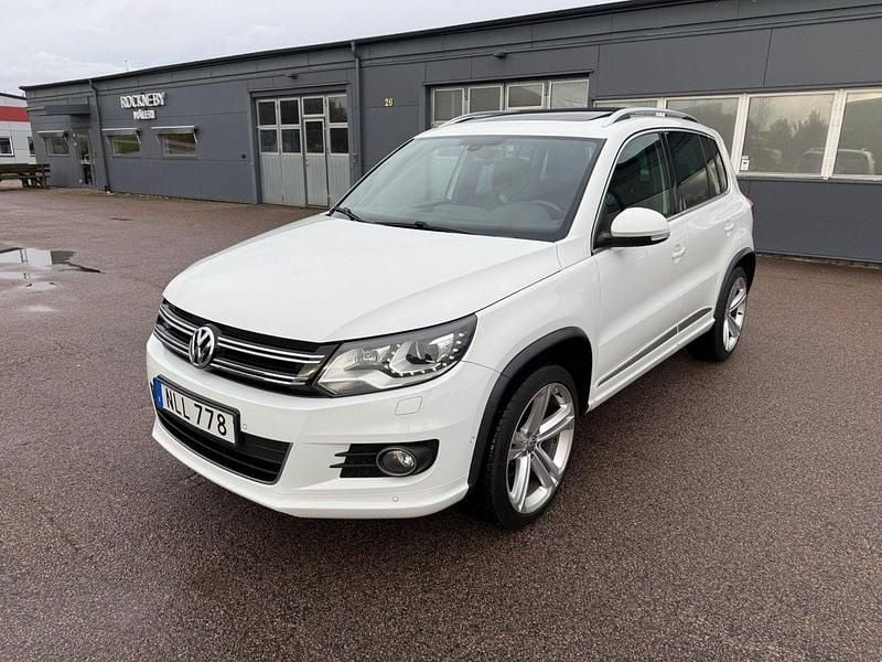 Vit Begagnad 2016 VW Tiguan Sportline SUV | 164 900 kr (Superpris) - Bild 1/4