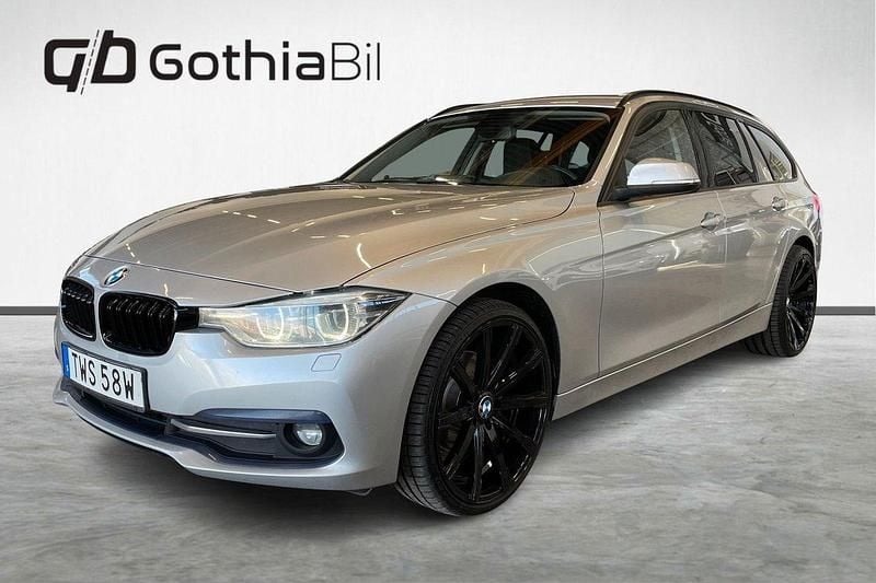 Silver Begagnad 2019 BMW 320 Sport Line Kombi | 165 000 kr (Bra pris) - Bild 1/4