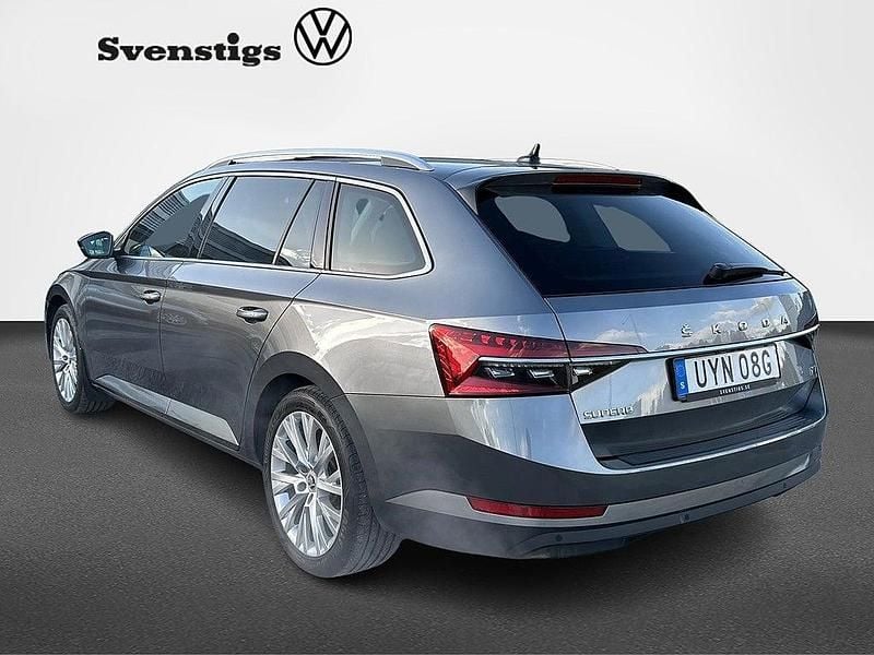 Begagnad Skoda Superb 156 HK (114 kW) 2023 Grå Kombi