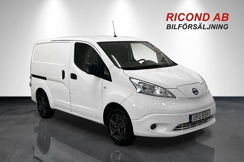 Begagnad Nissan e-NV200 Comfort 80 kW (109 HK) 2020 Vit Minibuss