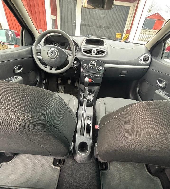 Begagnad Renault Clio R.S. 75 HK (55 kW) 2009 Halvkombi